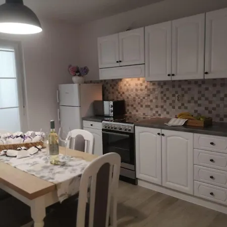 Apartament Lena *