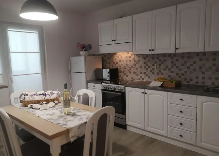 Apartment Lena *