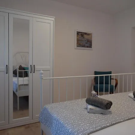 Apartman Lena *